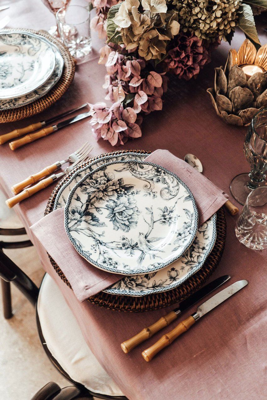 Preparación de mesa para celebración