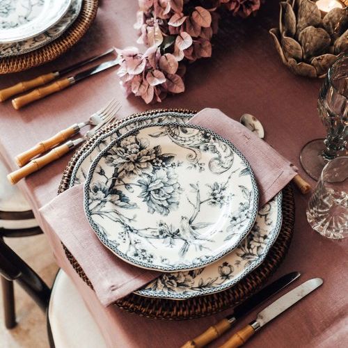 Preparación de mesa para celebración
